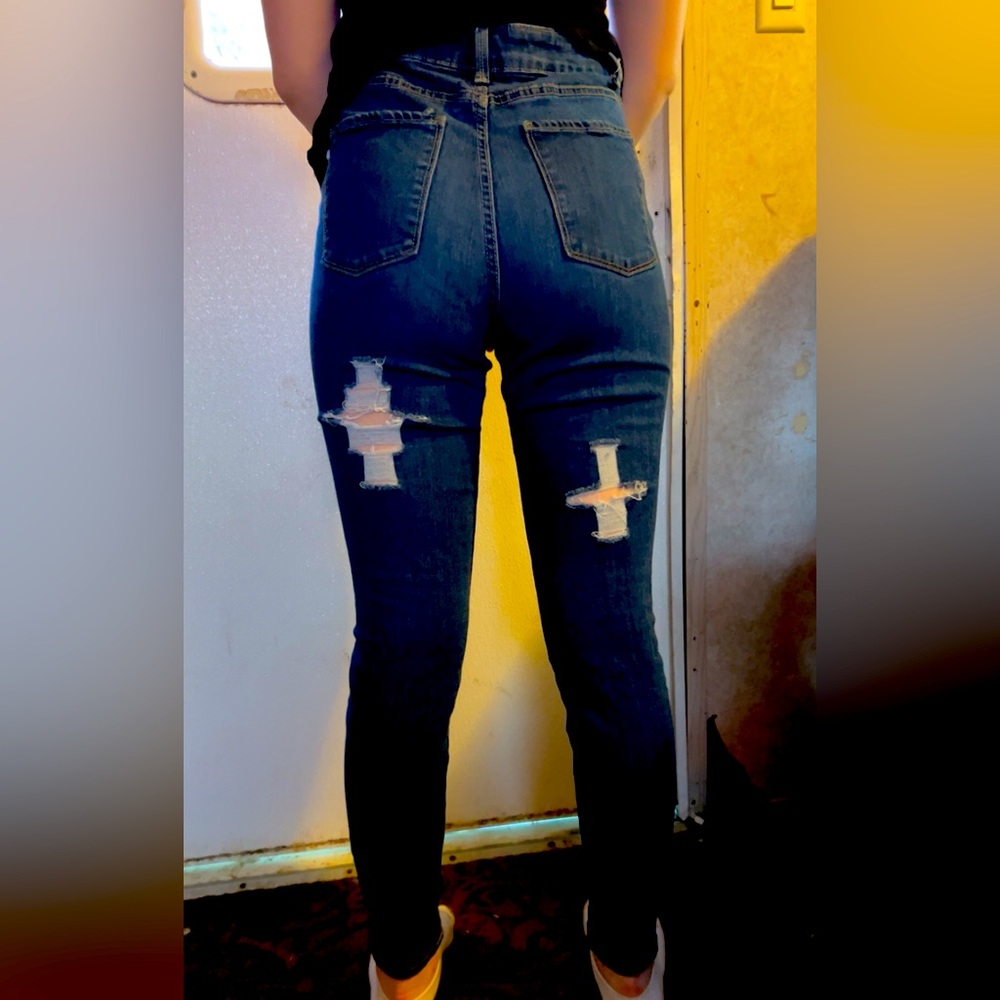 Selling due to can not fit no more
